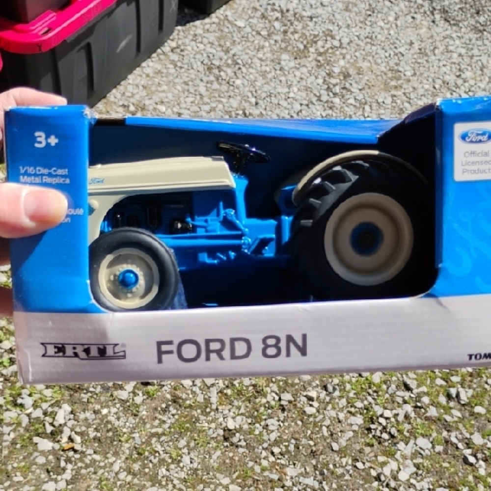 New Ertl Ford 8N Blue and Cream Die-Cast Tractor Toy (B-1) & (B-2) - Picture 2 of 5